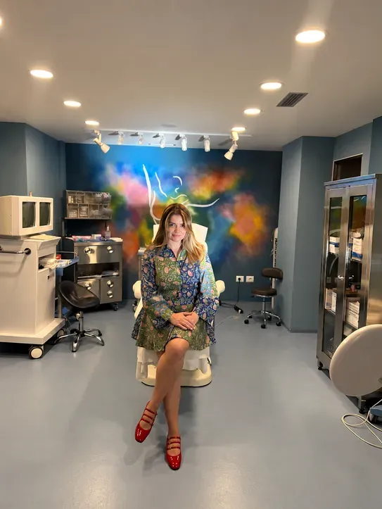 Dr. Meltem Ayran, kliniğinde
